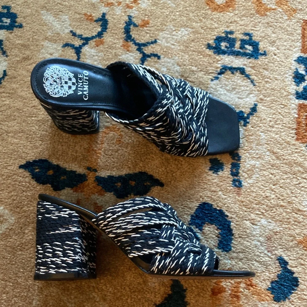 Like new size 9 Vince Camuto black and white chunky heels - Picture 2 of 9